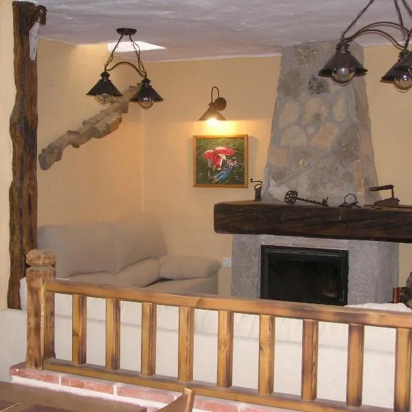 拉斯夸特洛加尔斯乡村旅馆，位于Cuevas del Valle的酒店