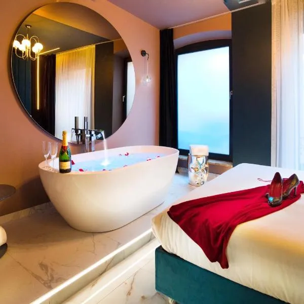 LIFE VOYAGE & SPA - Strasbourg's City Center Luxury Experience，位于斯特拉斯堡的酒店