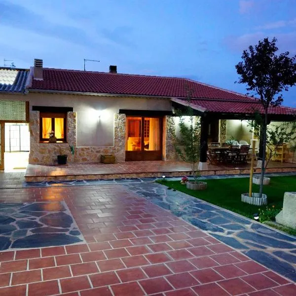 Casa Rural La Cija del Abuelo a 1 hora de Madrid，位于塞哥维亚的酒店