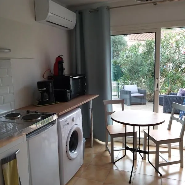 Rez de jardin cosy avec terrasse fleurie，位于泰克河畔阿尔莱的酒店