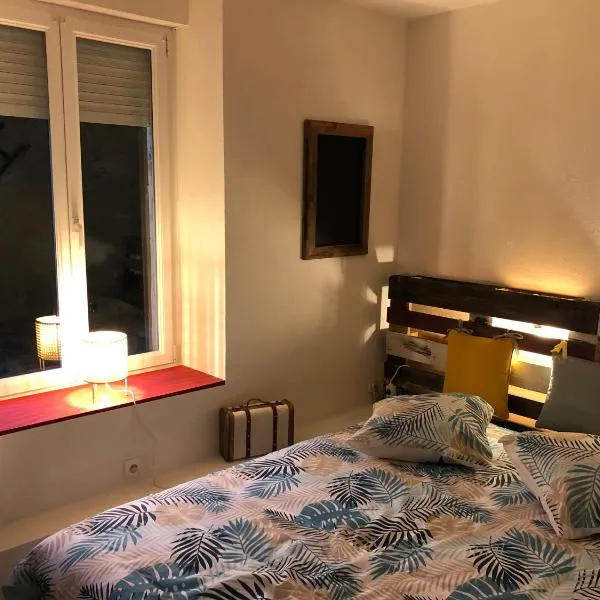 Chez Julien: appartement confort plein centre，位于Damelevières的酒店