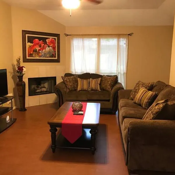 Cozy Pet-Friendly Home- Huge Spring Discounts，位于斯普林的酒店