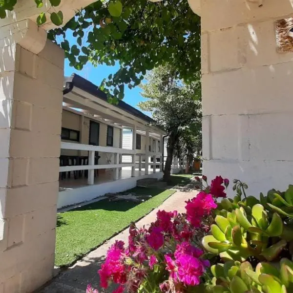 Residence "Il Faro"，位于Ovile la Marinella的酒店