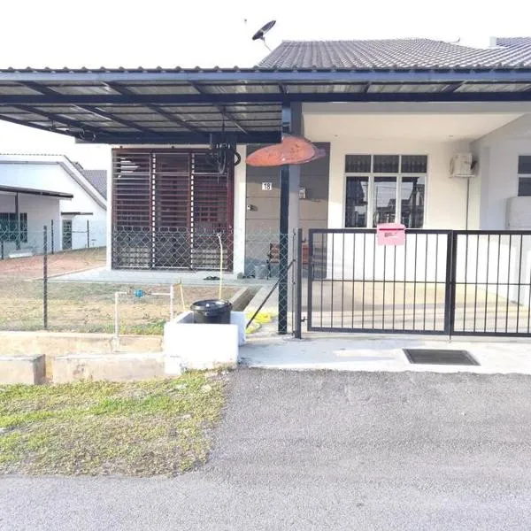 MODERN , SPACIOUS GAMBANG UMP 18 Guest House，位于Simpang Pulau Manis的酒店