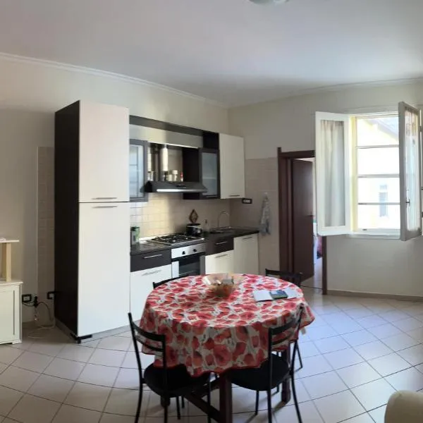 Casa Adriana, centralissima, confinante ospedale civile，位于萨萨里的酒店