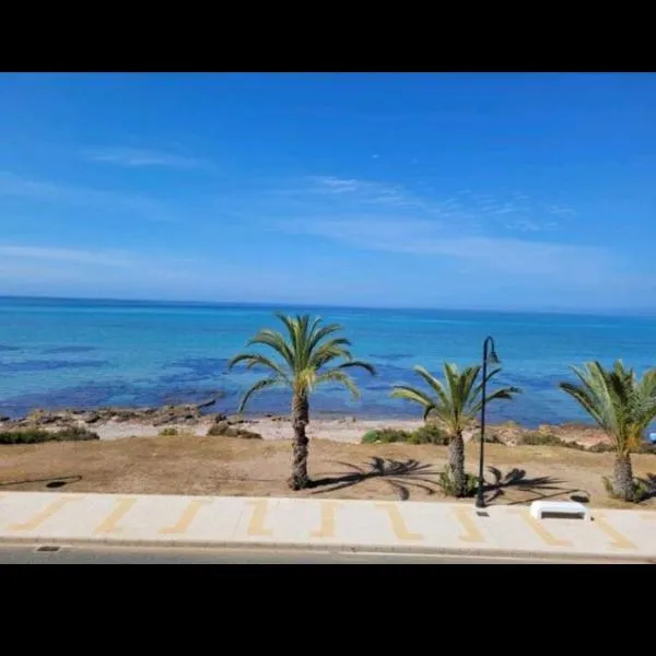 Apartamento en primera linea de mar.，位于穆尔西亚的酒店
