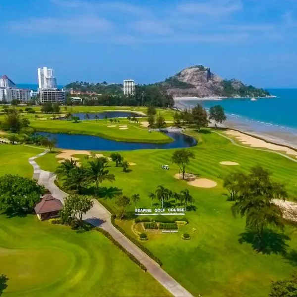 Seapine Beach Golf and Resort Hua Hin，位于Ban Khao Takiap的酒店