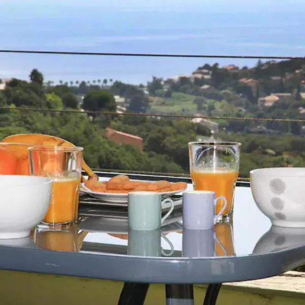 Cap CORSE URIBELLINU 2 formule petit déjeuner inclus，位于Santa-Maria-di-Lota的酒店
