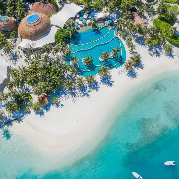 Holiday Inn Resort Kandooma Maldives - Kids Stay & Eat Free and DIVE FREE for Certified Divers for a minimum 3 nights stay，位于古雷德胡的酒店