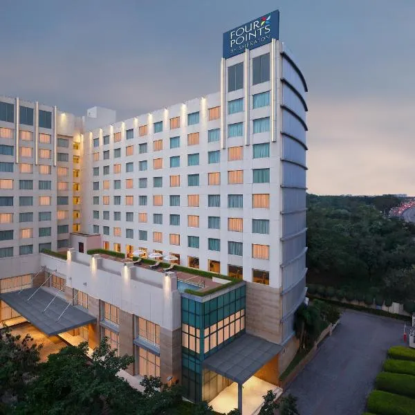 Four Points by Sheraton Hotel and Serviced Apartments Pune，位于Mundhva的酒店