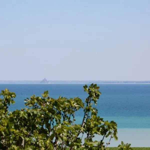 La Metairie-du-Vauhariot - Chambre Ou Lodge - Piscine Chauffée - Vue Mer et Mont Saint Michel - GR34，位于拉古斯尼里的酒店