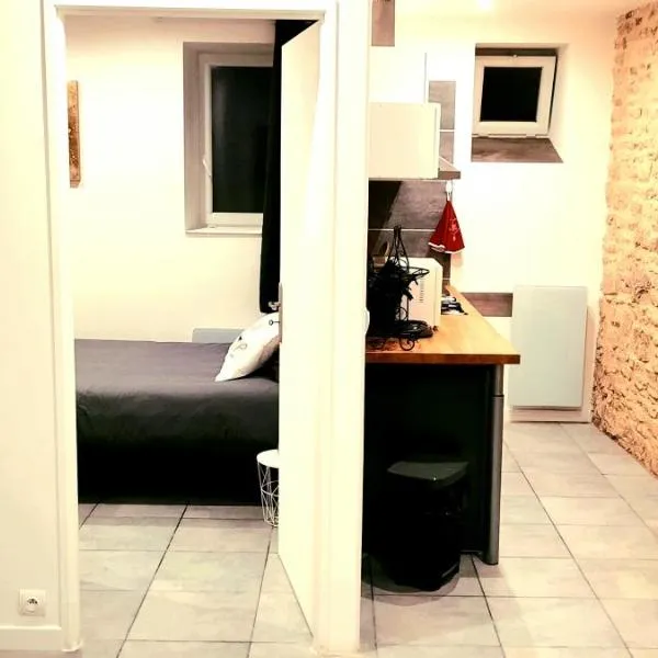 superbe appartement de 40m2 avec parking gratuit sur place，位于LʼAbergement-de-Cuisery的酒店