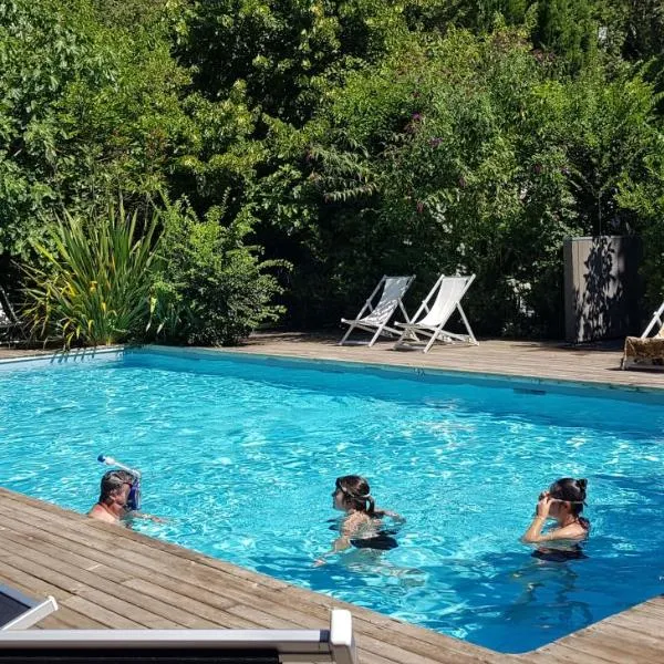 Camping Les Cent Chênes，位于圣雅内的酒店