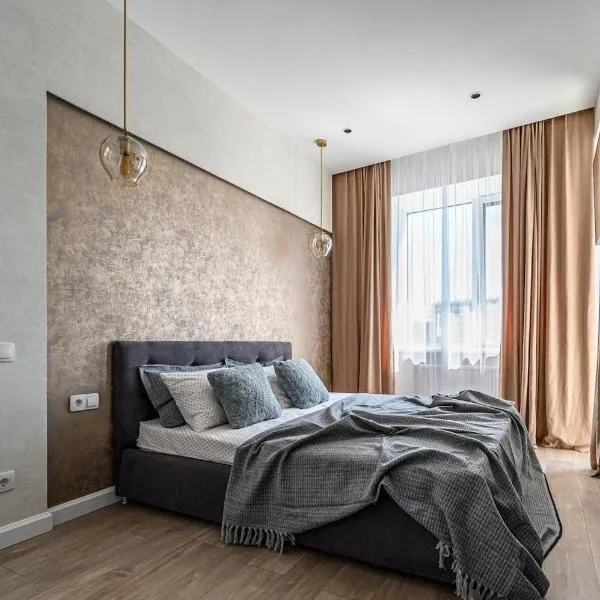 Стильная квартира с балконом на 5 Фонтана，位于敖德萨的酒店