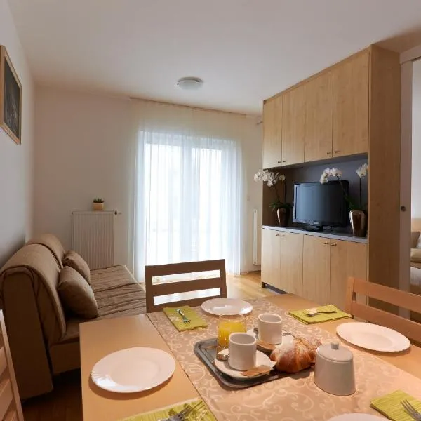 Rooms & Apartments Proteus - Postojna Cave Park，位于波斯托伊纳的酒店