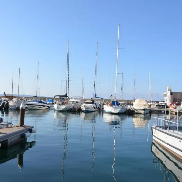 Villarolu，位于斯库索港的酒店