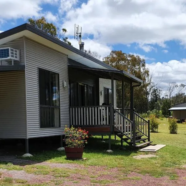 贾思特红葡萄酒农家乐，位于Ballandean的酒店