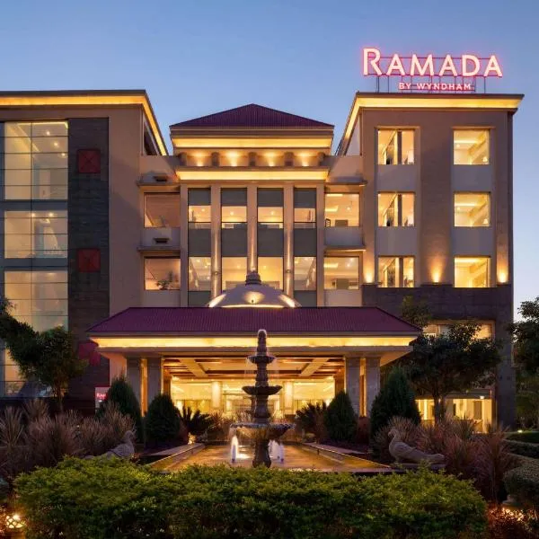 Ramada by Wyndham Varanasi Katesar，位于Chandauli的酒店