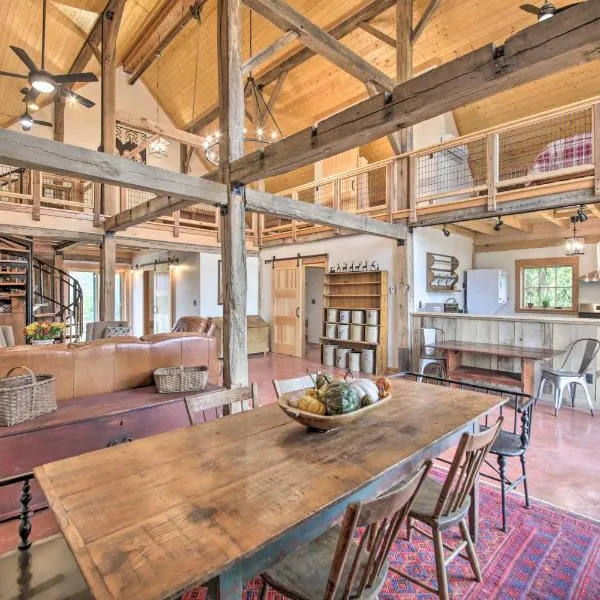 Bloomington Cabin: 4 Mi to Indiana University，位于布卢明顿的酒店
