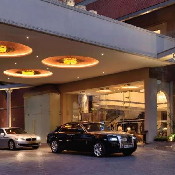 Radisson Blu MBD Hotel Noida，位于诺伊达的酒店