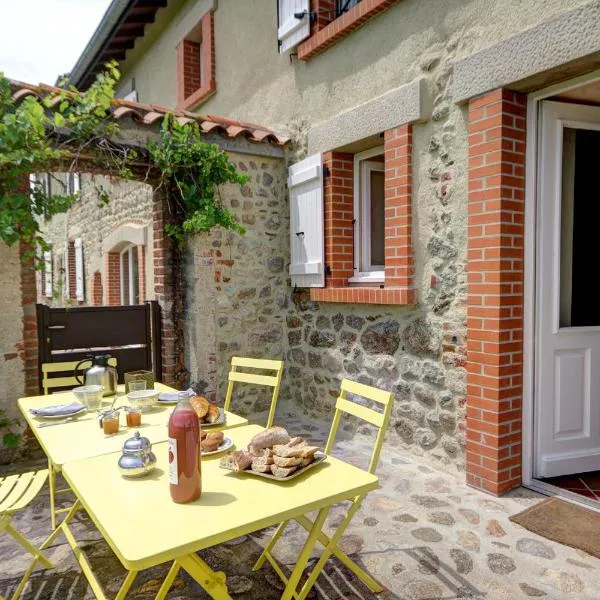 Chambres d'Hôtes Ondine et Igor，位于Saint-Marcellin-en-Forez的酒店