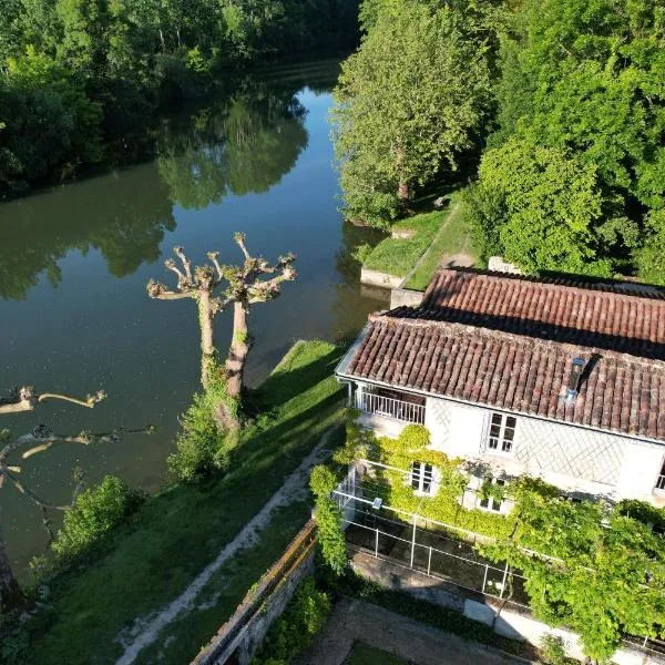 Le Gué Renard-un Balcon Sur La Charente，位于雅尔纳克的酒店