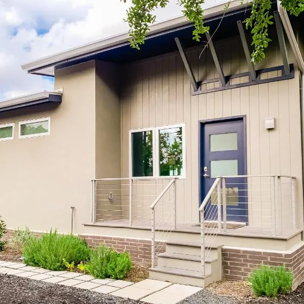 Tiny Home on Lake Travis，位于Edgewater Beach的酒店