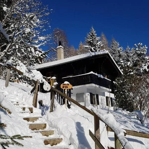 Charming chalet with panoramic view and private garage in Gruyère，位于Montbovon的酒店