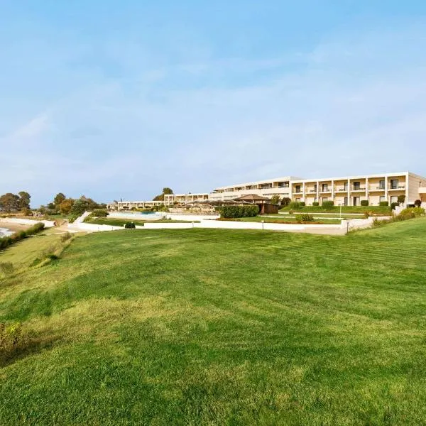 Ramada Plaza by Wyndham Thraki，位于亚历山德鲁波利斯的酒店