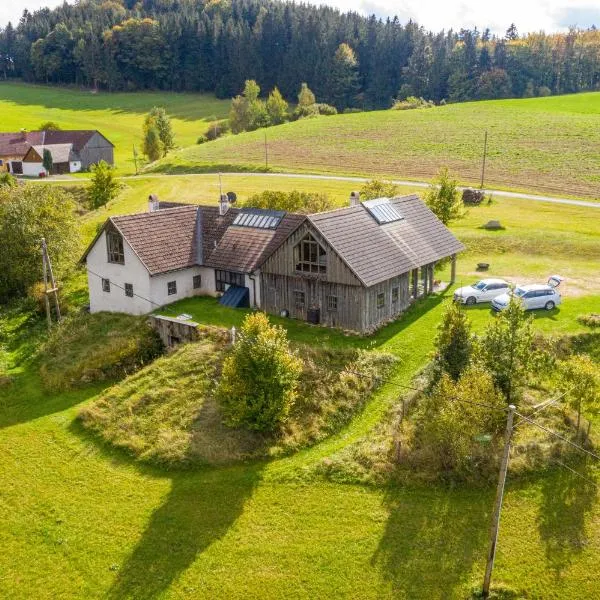 WALD-LAND-HOF Schloss Rosenau，位于Wörnharts的酒店