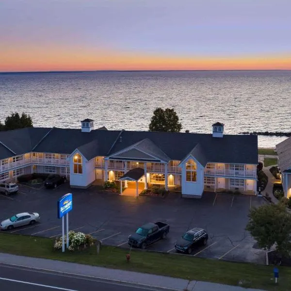 圣伊格纳斯湖畔贝蒙特套房酒店，位于麦基诺岛的酒店