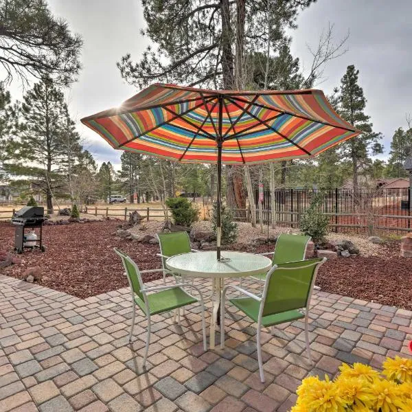 Arizona Home with Patio, Fire Pit and Gas Grill，位于威廉姆斯的酒店