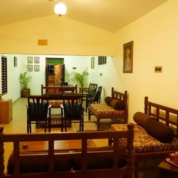 TANJORE INN，位于Thiruvaiyāru的酒店