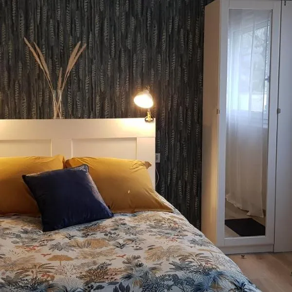 Agréable petite maison proche Joigny，位于Chamvres的酒店