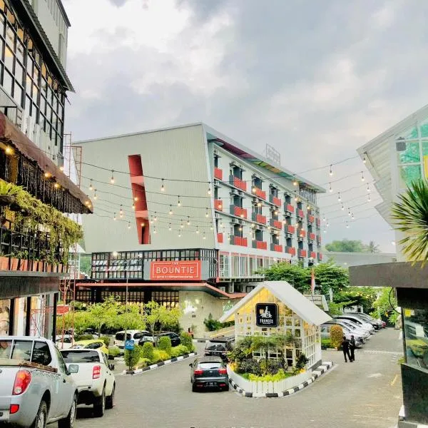 The Bountie Hotel and Convention Centre Sukabumi，位于Cipaku-gede的酒店