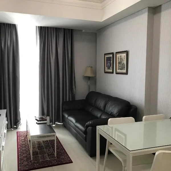 Luxury 2 BR Condo at Casa Grande Residence - Kasablanka Mall，位于雅加达的酒店