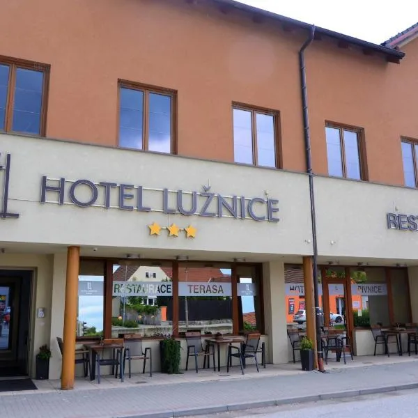 卢日尼采酒店，位于Sezimovo Ústí的酒店