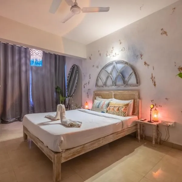 La Casa - Stunning 1BHK Apartment - Vagator, Goa By StayMonkey，位于瓦加托的酒店