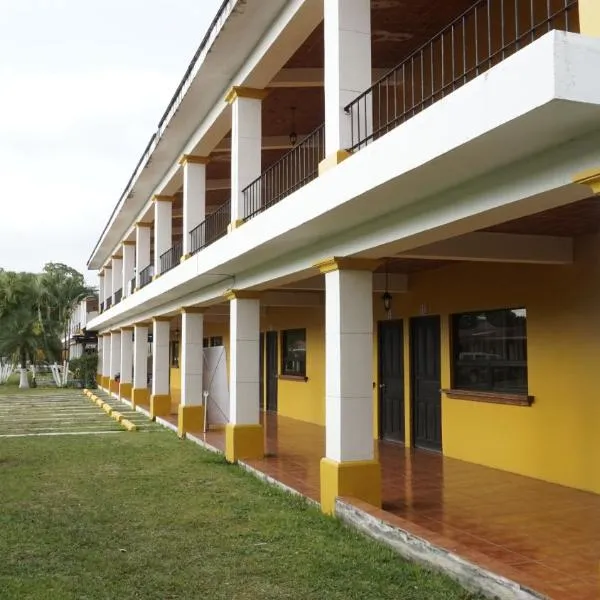 Zafra Hotel，位于Ceiba Blanca的酒店