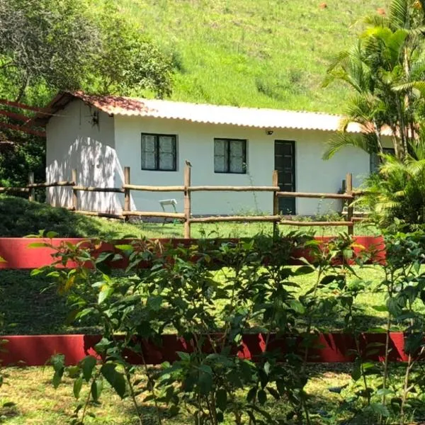 Vivenda dos Guaranys -Uma imersão na natureza - Casa，位于康赛瓦托利亚的酒店