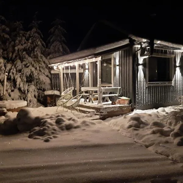 Gilė -'Virš Ąžuolų' - Forest SPA - Horses - Lake - Chalet，位于Paplatelė的酒店