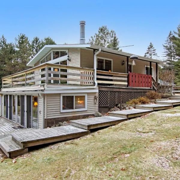 Catfish Lake Home，位于伊格尔里弗的酒店