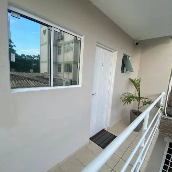 AP FRENTE À PRAÇA BEM LOCALIZADO 02，位于圣若泽的酒店