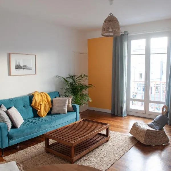 Appartement spacieux avec balcon et parking，位于布雷斯特的酒店