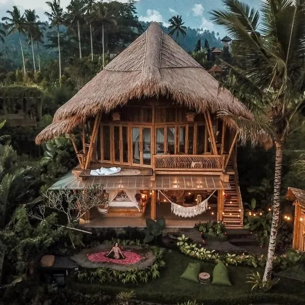 Magic Hills Bali - Magical Eco-Luxury Lodge，位于Selat的酒店