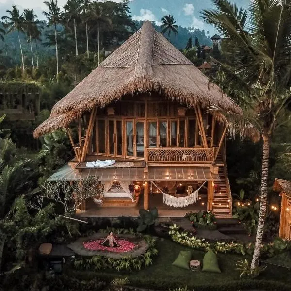 Magic Hills Bali - Magical Eco-Luxury Lodge，位于Besakih的酒店