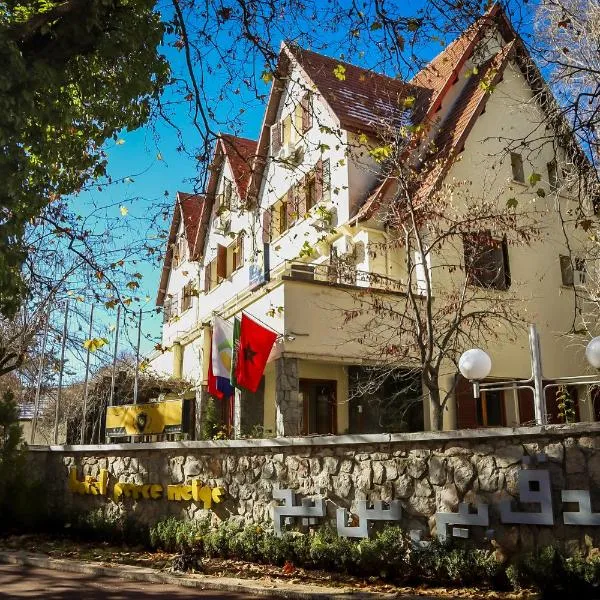 Hotel Perce Neige，位于Zaouia dʼIfrane的酒店