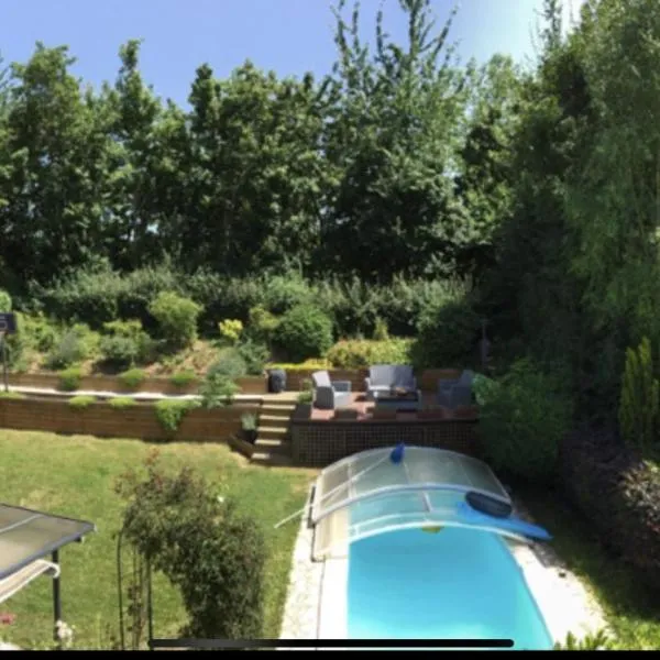 Une belle chambre au calme la piscine sera réparée mi juillet，位于Ormesson-sur-Marne的酒店