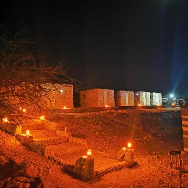 Wadi Ghwere Camp مخيم وادي الغوير，位于Al Khuraybah的酒店