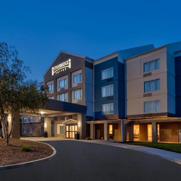 Staybridge Suites Pittsburgh Airport, an IHG Hotel，位于Burgettstown的酒店